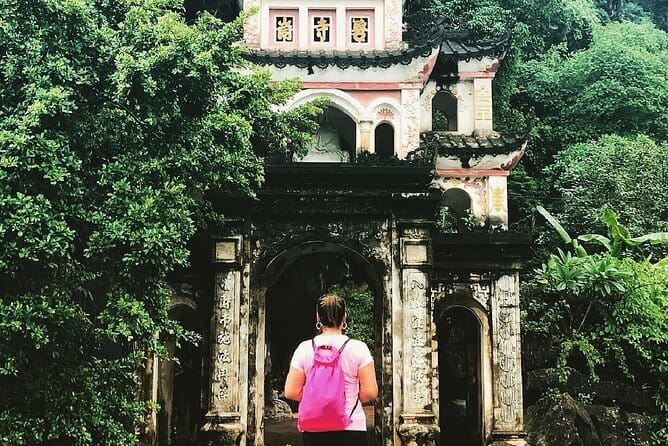 Ninh Binh Trip From Hanoi: Hoa Lu-Mua Cave-Boat-Cycling-Lunch - Lunch in Ninh Binh: goat meat and burnt rice break