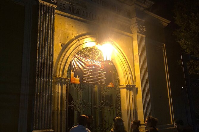 Oaxaca city bike ride - History & traditions - Stop 4: Los Arquitos de Xochimilco and old neighborhood meaning
