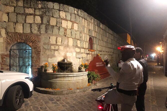 Oaxaca city bike ride - History & traditions - Stop 5: Santo Domingo de Guzmán—big church, big presence
