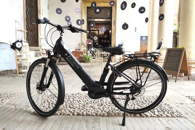 Palladian E-Bike Rental in & around Vicenza - Starting at Palazzo Valmarana Braga: fast setup in the middle of town