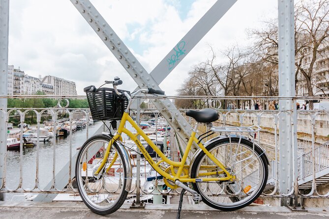 Paris day Bike Rental - Picking Up Your Bike at Le Peloton Café in the Marais