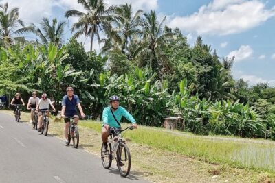 Private Ubud Downhill Cycling with Volcano, Rice Paddies & Meal - The 7:00 am Start: Pickup, Bikes, Helmets, and a Calm Safety Setup