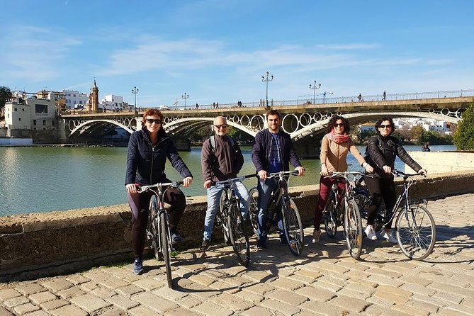 Seville Bike Tour with Full Day Bike Rental - Crossing into the centre: views and monuments as your navigation tools