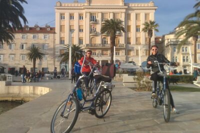 Split Electric Bicycle Tour - Getting set up on semi-recumbent throttle e-bikes