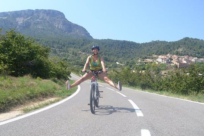 The Grape Escape! Cycling in Beautiful Scenery with Wine Tasting - The Stop at the Family Vineyard: Wine Tasting With Real Local Flavor