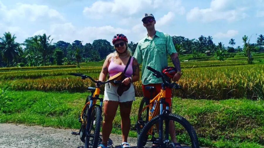 Ubud: Downhill Countryside Cycling From Kintamani - Coffee break and lunch by the rice fields (with a pool view)