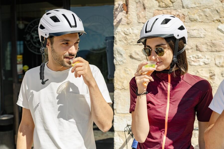 Umbria: E-Bike Rental and Fresh EV Olive Oil Tasting - Autumn olive harvest observations along the way