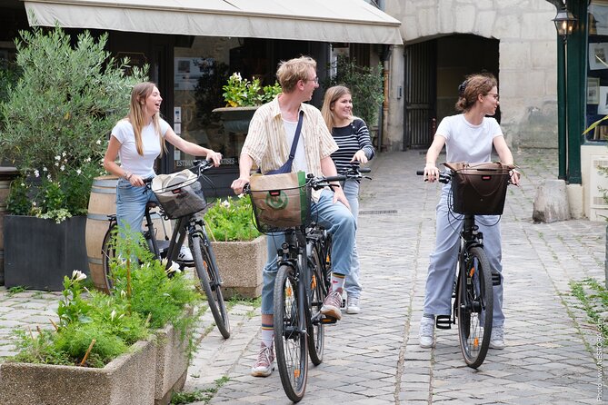 Versailles: Bike Rental, Different Sizes - The First Ride: Cobbled Streets to the Park Paths