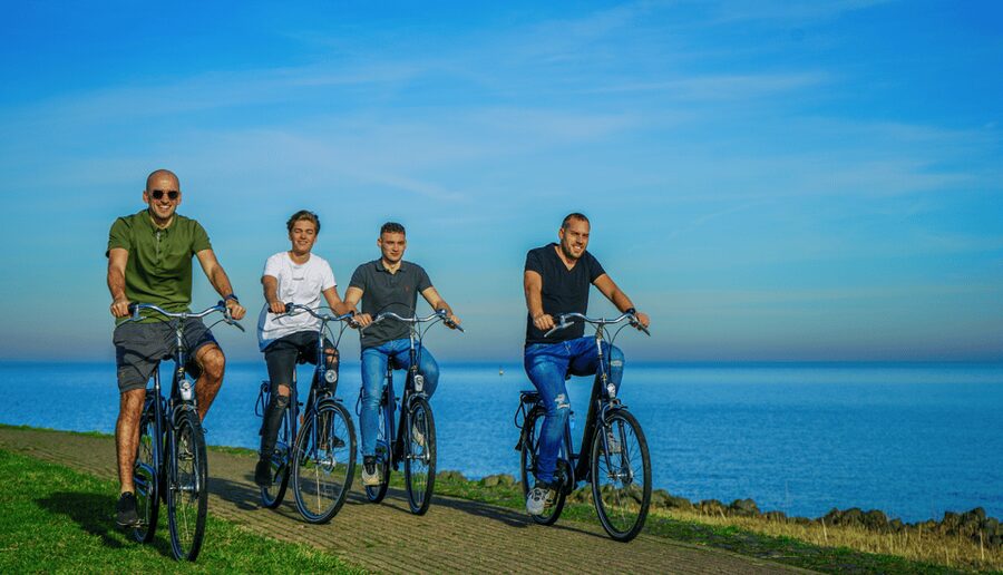 Volendam: Bike Rental including Highlights-Routes - Your 1-day riding options: 21 km, 24 km, or 27 km