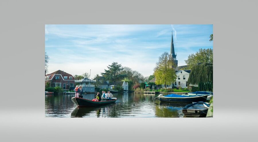 Volendam: Bike Rental including Highlights-Routes - Edam: canals, narrow lanes, boutiques, and cheese-market timing