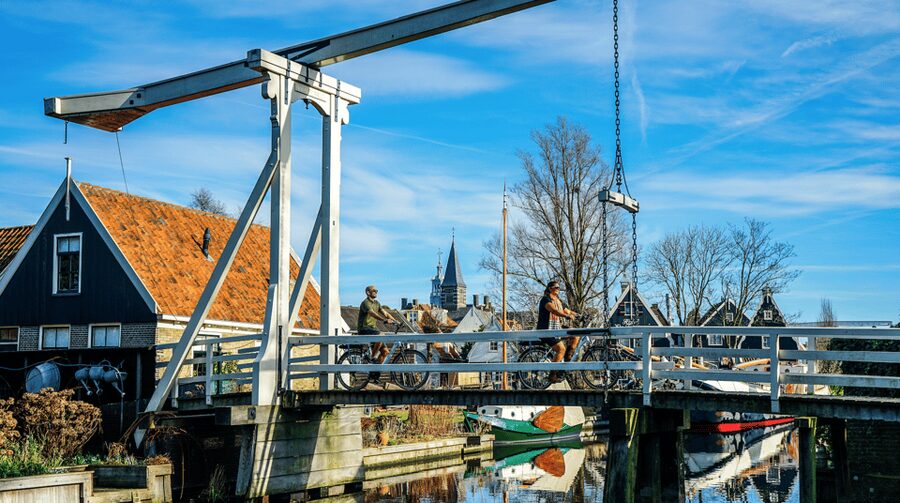 Volendam: E-Bike Rental including Highlights-Routes - Entering Volendam: where the ride really starts