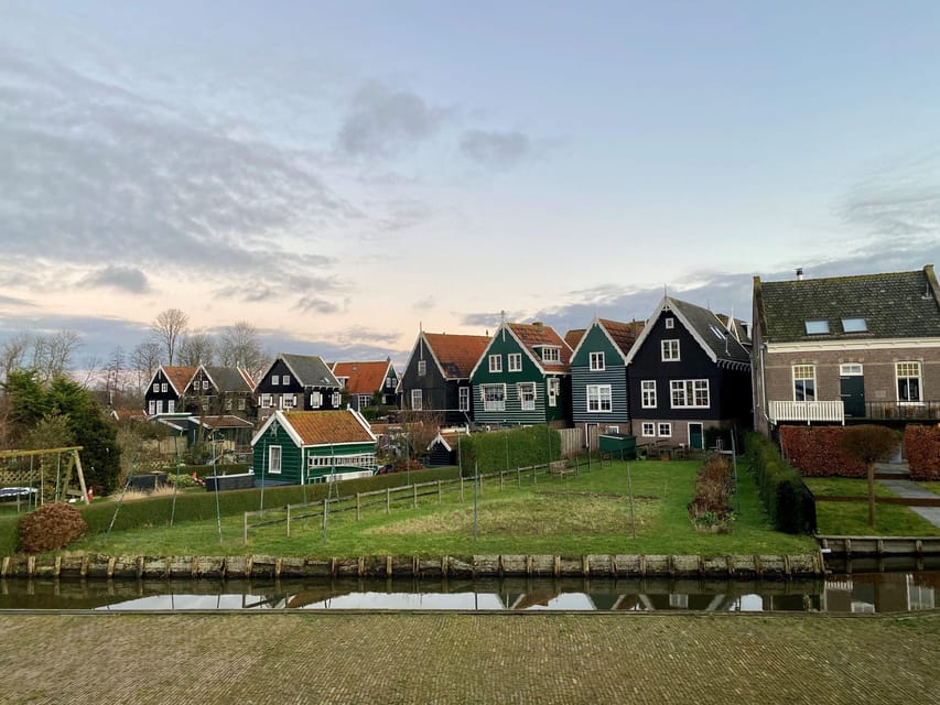 Volendam: E-Bike Rental including Highlights-Routes - Edam: narrow canals, calm streets, and cheese-season timing