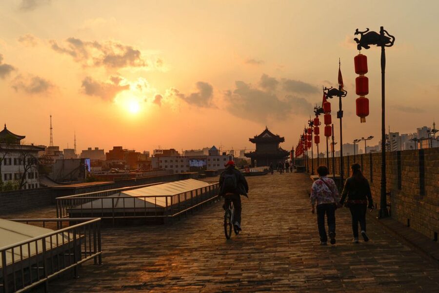 Xi'an City Wall Private Guided Tour with Cycling Option - From Bell Tower to the Wall: Getting There Without Losing Your Morning