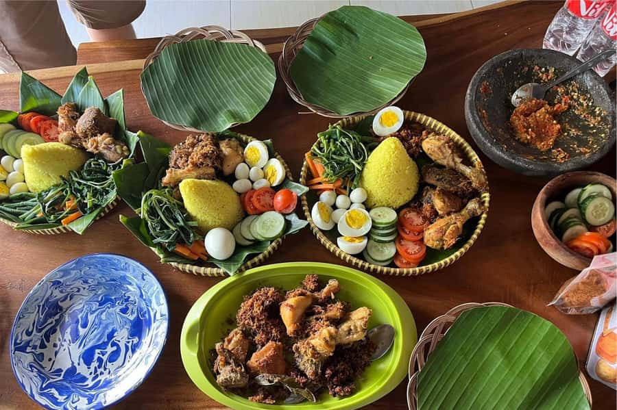 Yogyakarta: Countryside Cycling and Cooking Class Experience - Family-style cooking class: step-by-step, then plate and eat