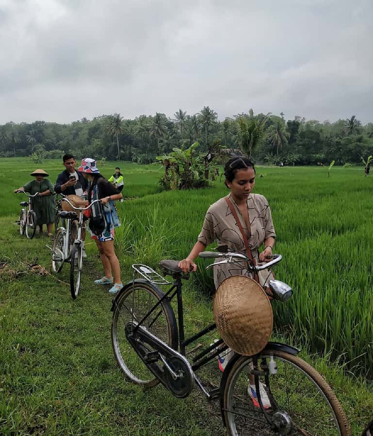 Yogyakarta: Countryside Village Cycling Tour With Guide - Traditional Village Time: Tempeh, Soybeans, and Daily Life