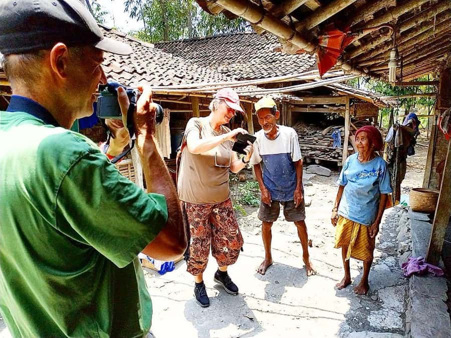 Yogyakarta: Traditional Village Bicycle Tour with Transfer - Break Time at the Traditional House: Snacks, Drinks, and a Moment to Reset
